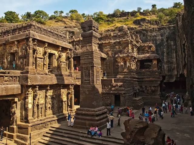 वेरूळमध्ये पर्यटकांना मिळणार स्वस्तात खाद्यपदार्थ!(योगेश मोरे, मराठवाडा विभागीय प्रतिनिधी)
